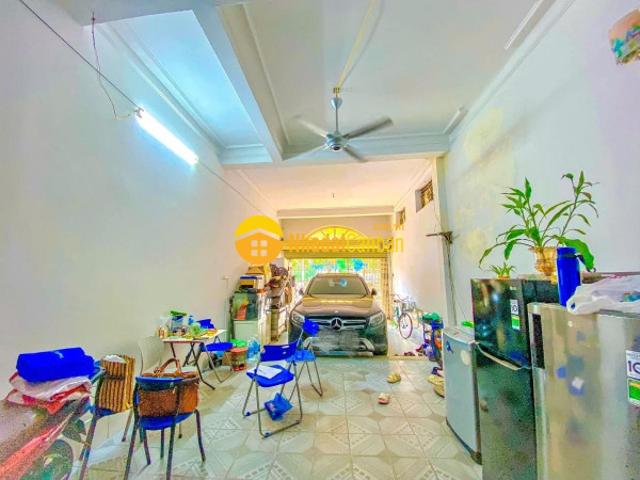 Nhà mặt phố bán