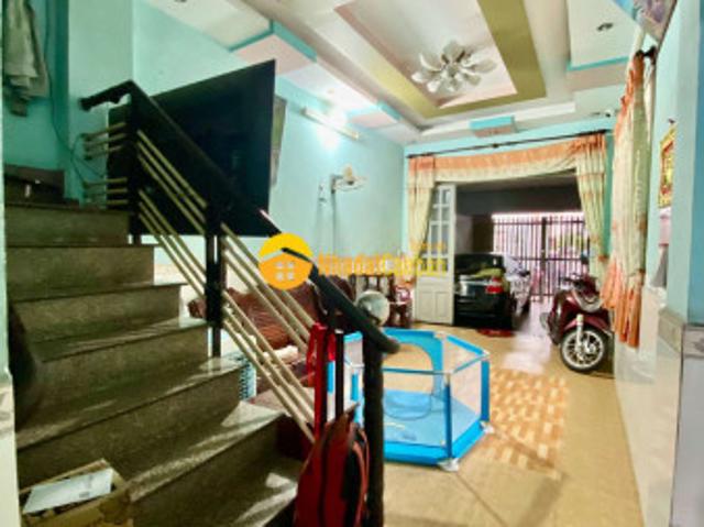Nhà mặt phố bán