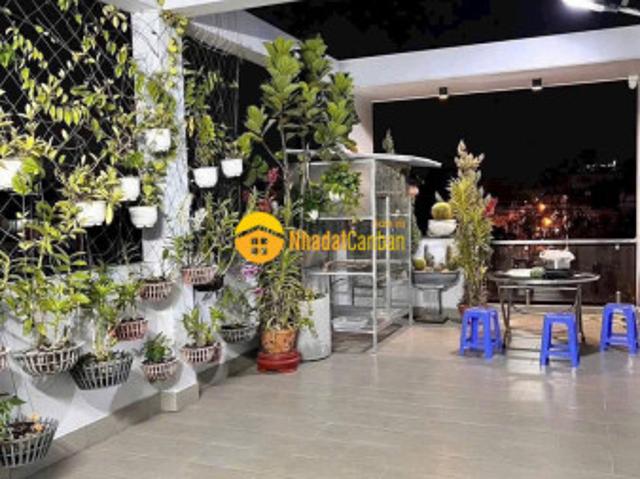 Nhà mặt phố bán