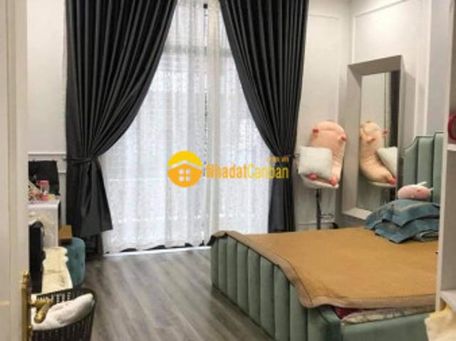 Nhà mặt phố bán