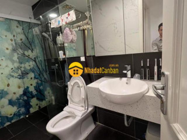 Nhà mặt phố bán