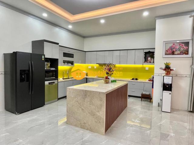 Nhà mặt phố bán