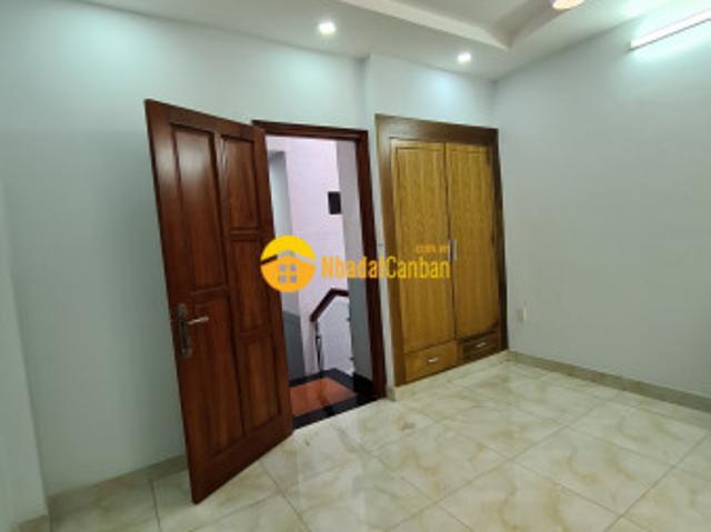 Nhà mặt phố bán