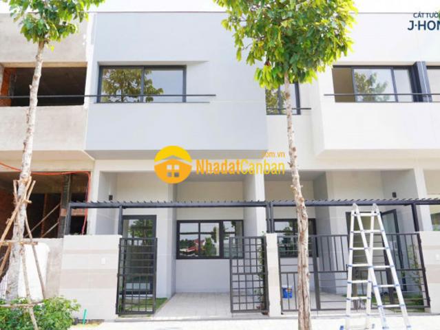 Nhà mặt phố bán