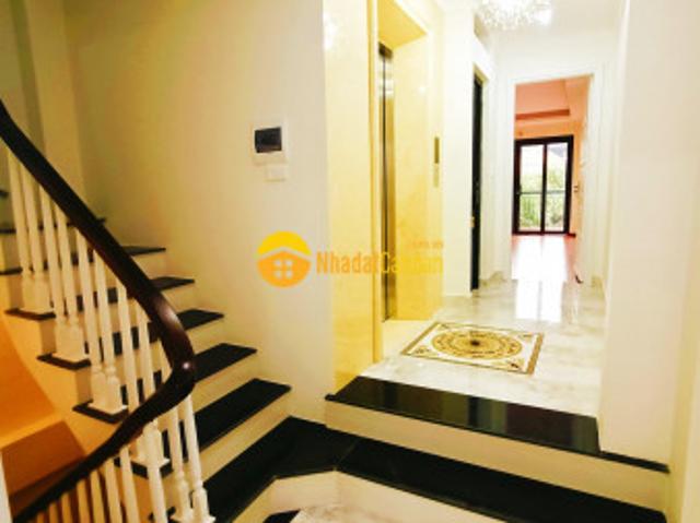 Nhà mặt phố bán