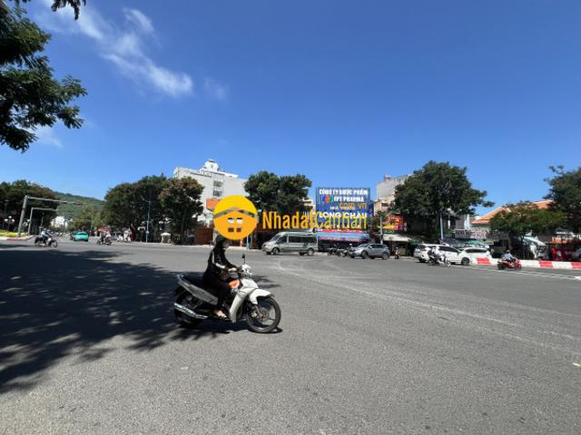 Nhà mặt phố bán