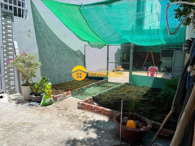 Nhà mặt phố bán