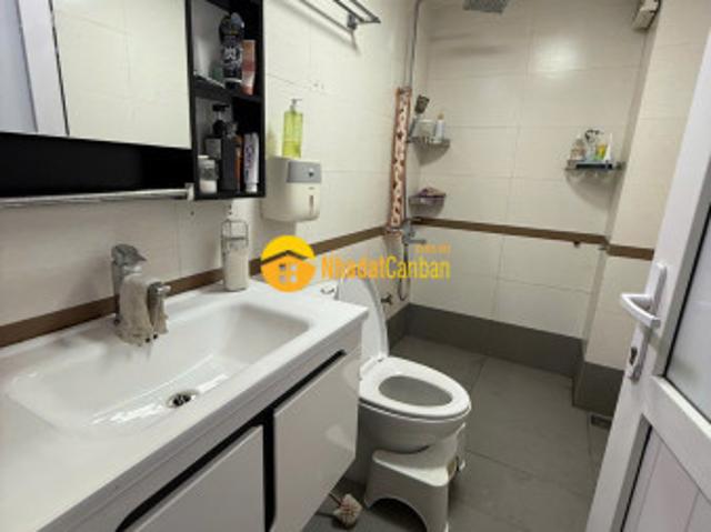 Nhà mặt phố bán