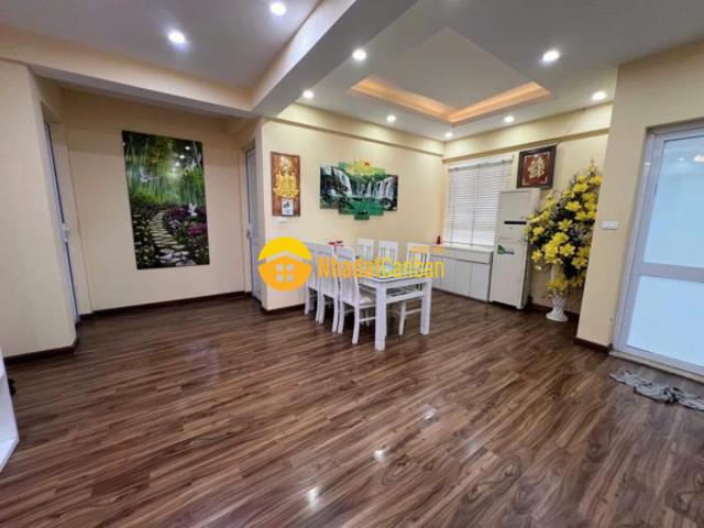 Nhà mặt phố bán