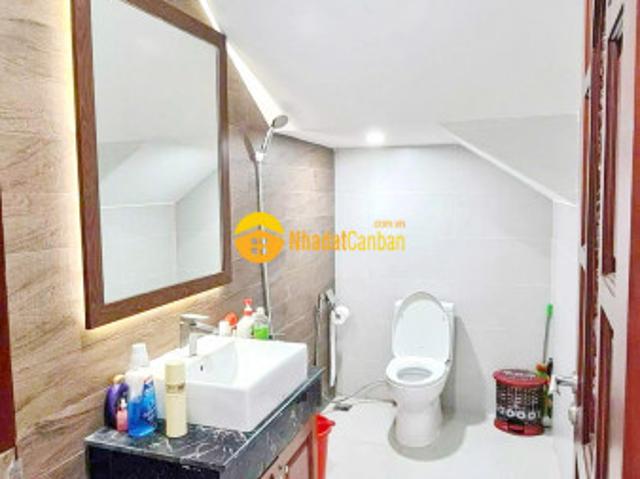 Nhà mặt phố bán