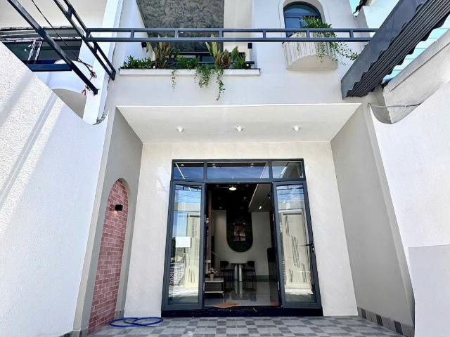 Nhà mặt phố bán