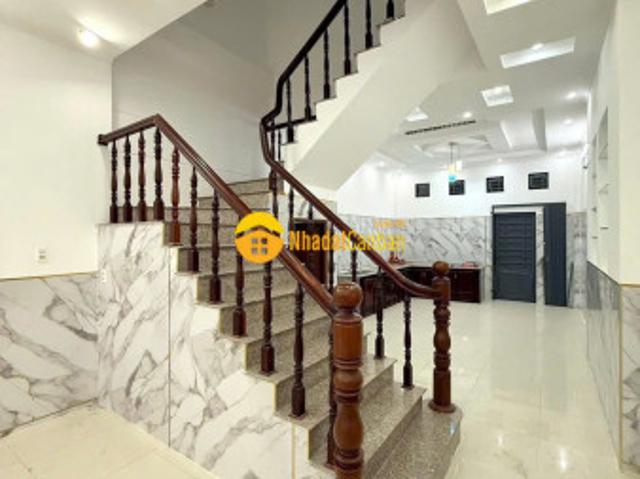 Nhà mặt phố bán