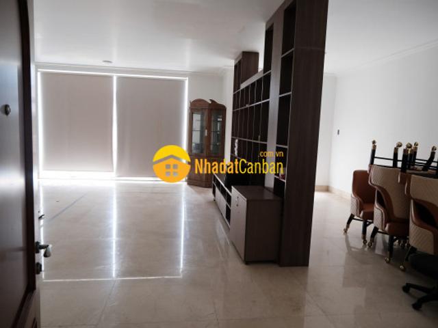 Nhà mặt phố bán
