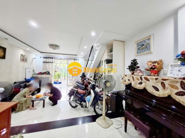 Nhà mặt phố bán