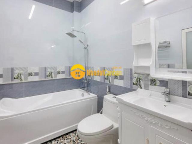 Nhà mặt phố bán
