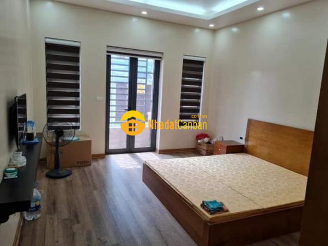 Nhà mặt phố bán