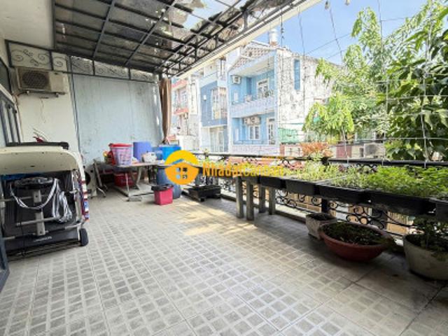 Nhà mặt phố bán