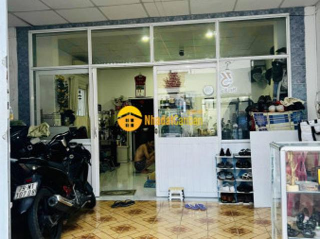 Nhà mặt phố bán