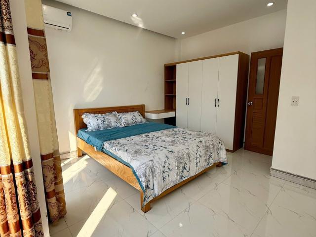 Nhà mặt phố bán