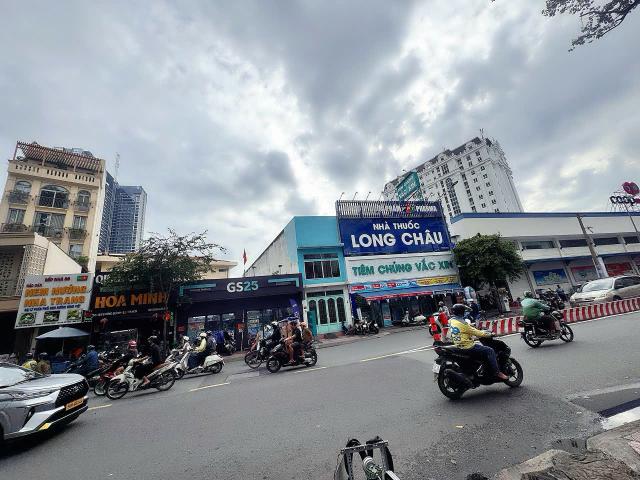 Nhà mặt phố bán