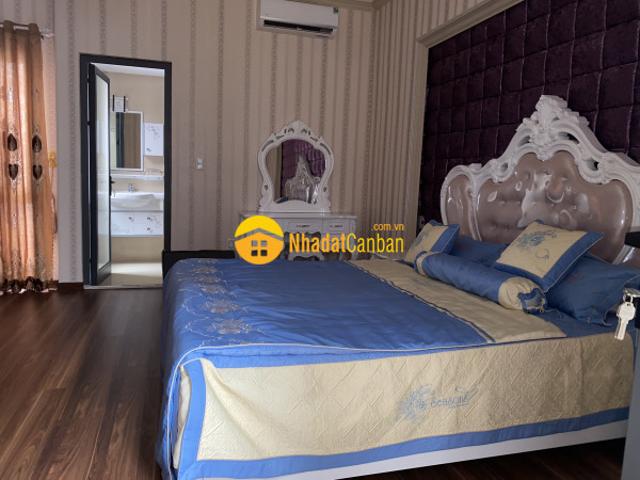 Nhà mặt phố bán