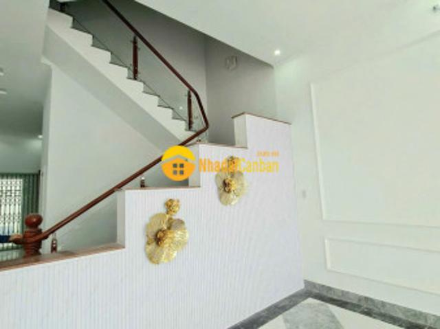 Nhà mặt phố bán