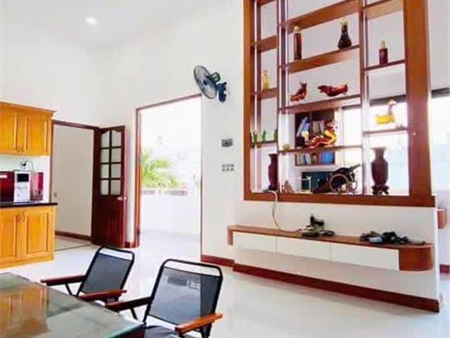 Nhà mặt phố bán
