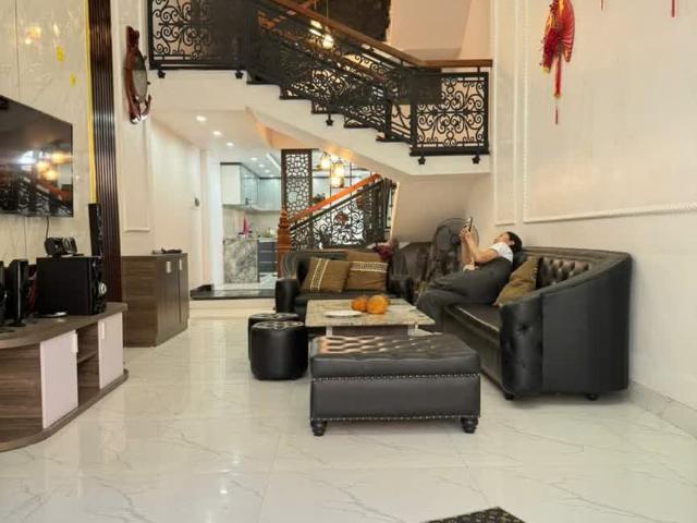 Nhà mặt phố bán
