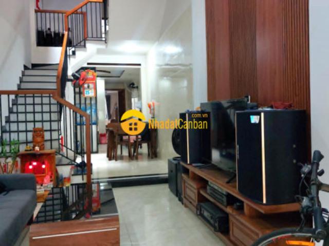 Nhà mặt phố bán