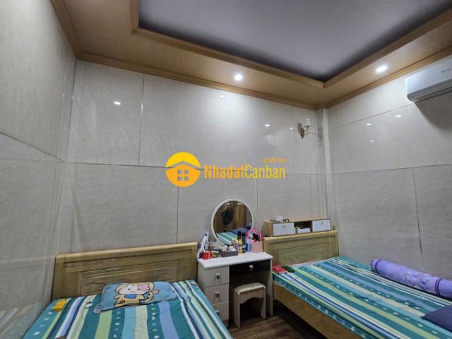 Nhà mặt phố bán