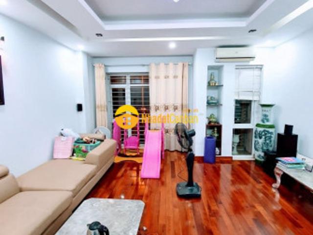 Nhà mặt phố bán