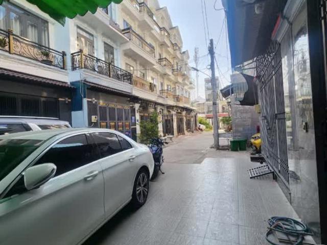 Nhà bán tại Khuôn viên UBND Thành phố Hồ Chí Minh, Thành phố Hồ Chí Minh