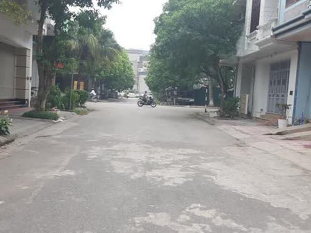 Nhà mặt phố bán
