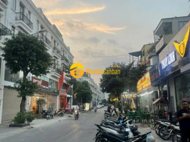 Nhà mặt phố bán