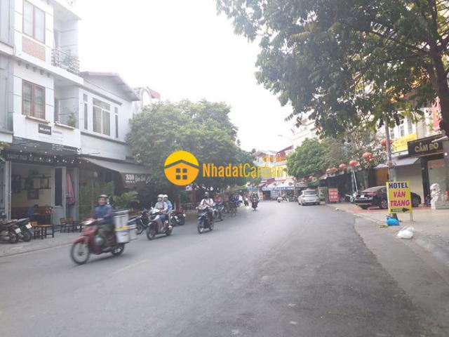 Nhà mặt phố bán