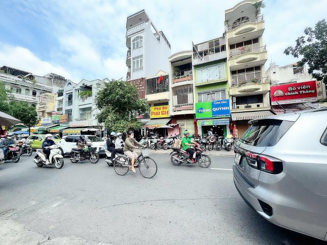Nhà mặt phố bán
