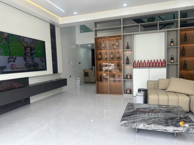 Nhà mặt phố bán