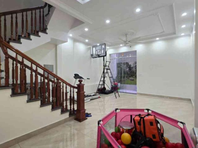 Nhà mặt phố bán