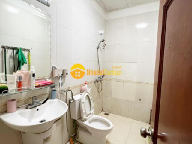 Nhà mặt phố bán