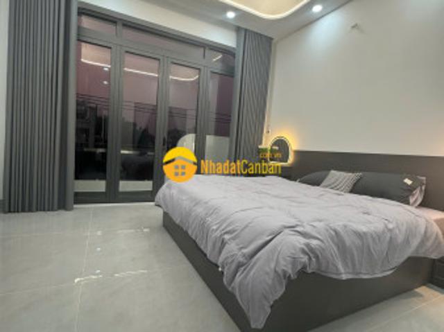 Nhà mặt phố bán