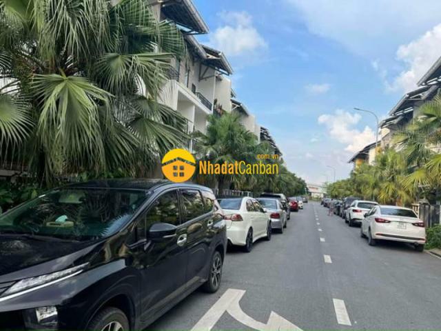 Nhà mặt phố bán