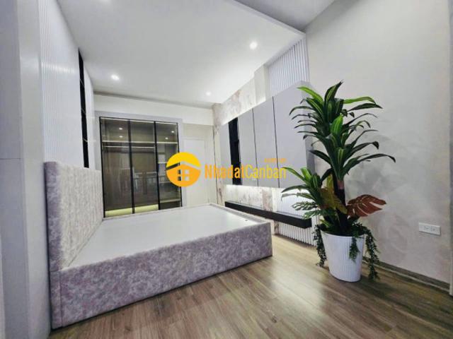 Nhà mặt phố bán