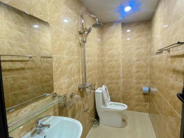 Nhà mặt phố bán