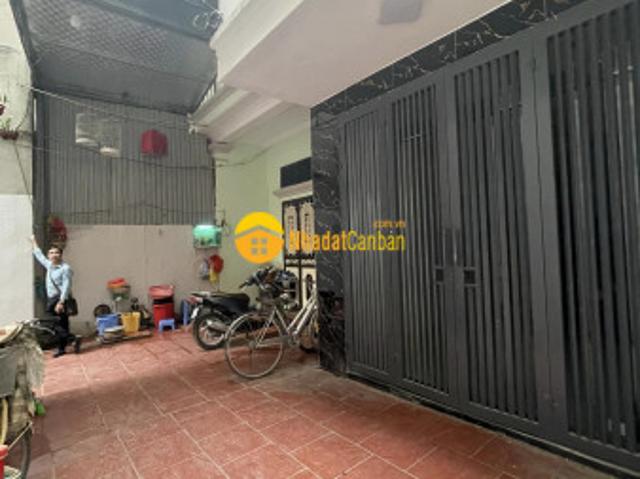 Nhà mặt phố bán