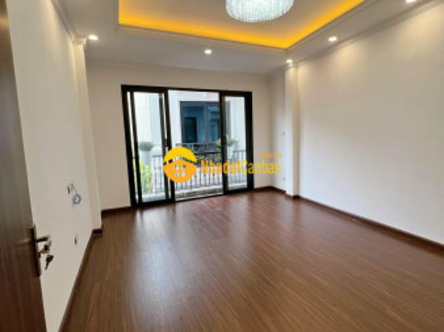 Nhà mặt phố bán