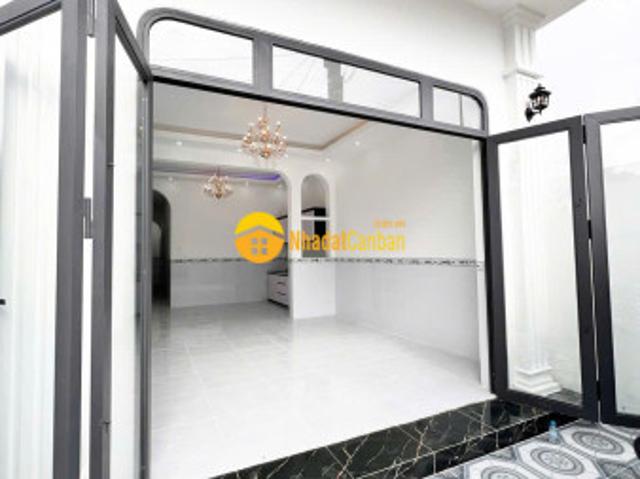 Nhà mặt phố bán