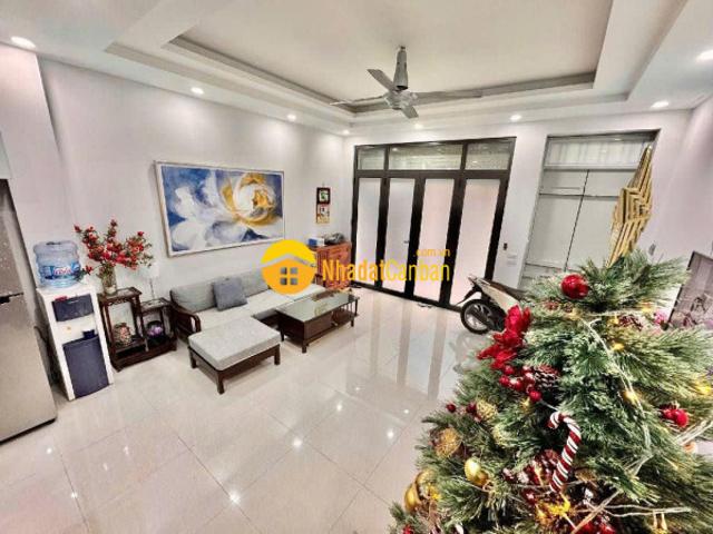 Nhà mặt phố bán