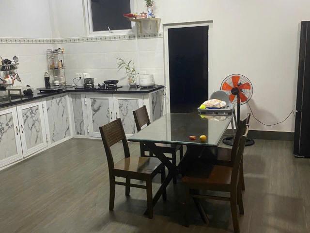 Nhà mặt phố bán