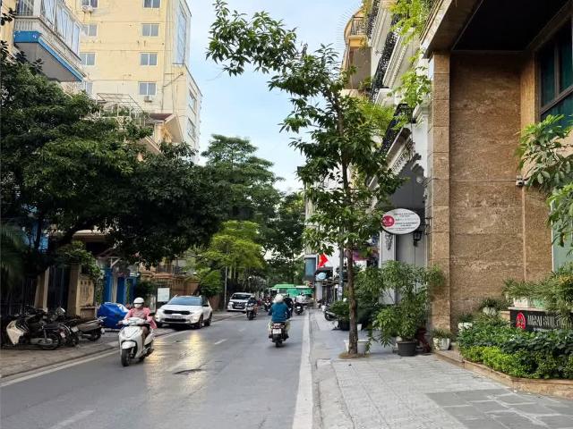 Nhà mặt phố bán tại Hoàn Kiếm, Hà Nội