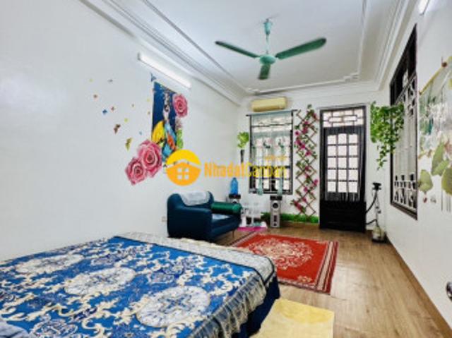 Nhà mặt phố bán